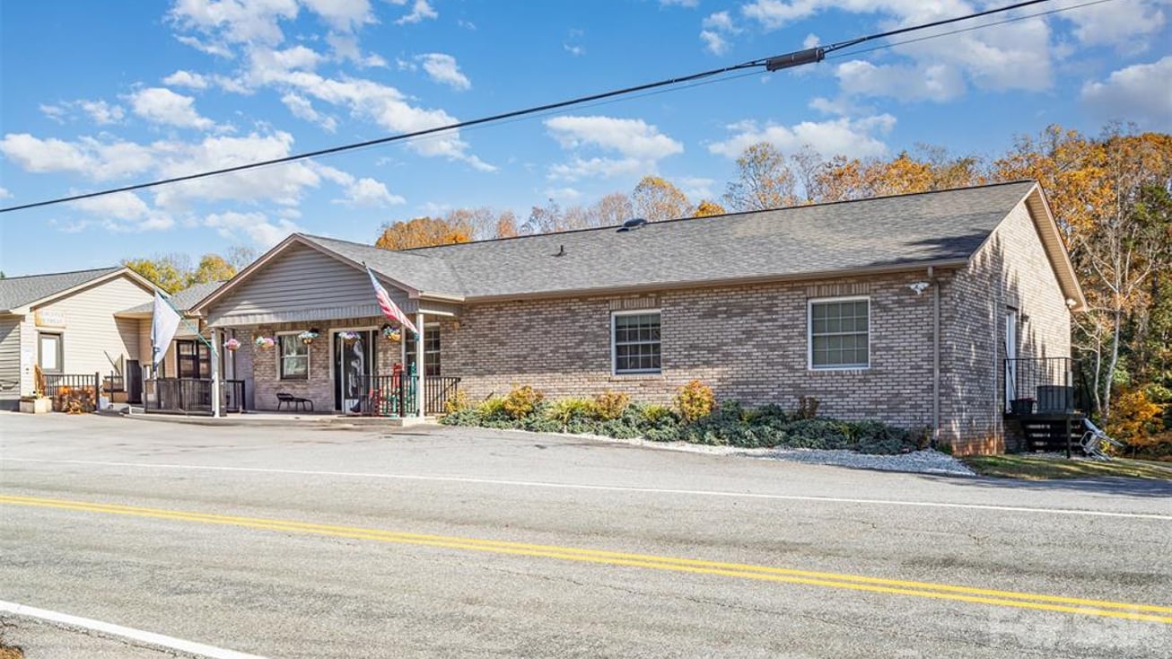 Hickory Senior Living Facility
